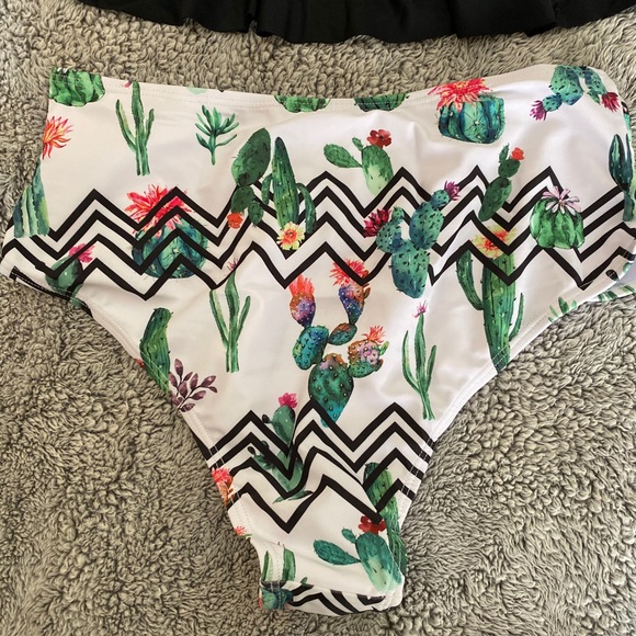 Cactus Print Ruched  Bikini Set - Picture 4 of 5